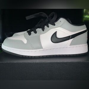 Air Jordans Nike 1 low in Light smoke Grey